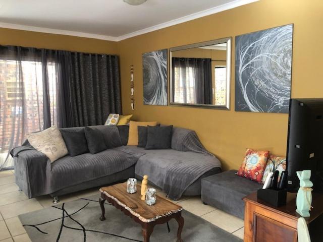 Appartamento 80 On Benade Bloemfontein Esterno foto