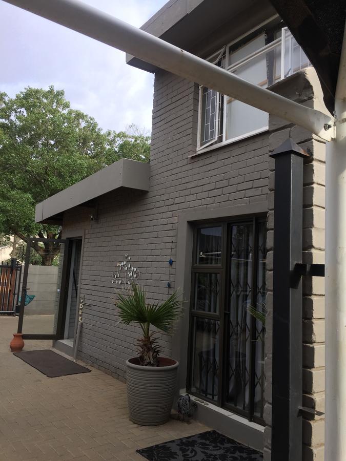 Appartamento 80 On Benade Bloemfontein Esterno foto